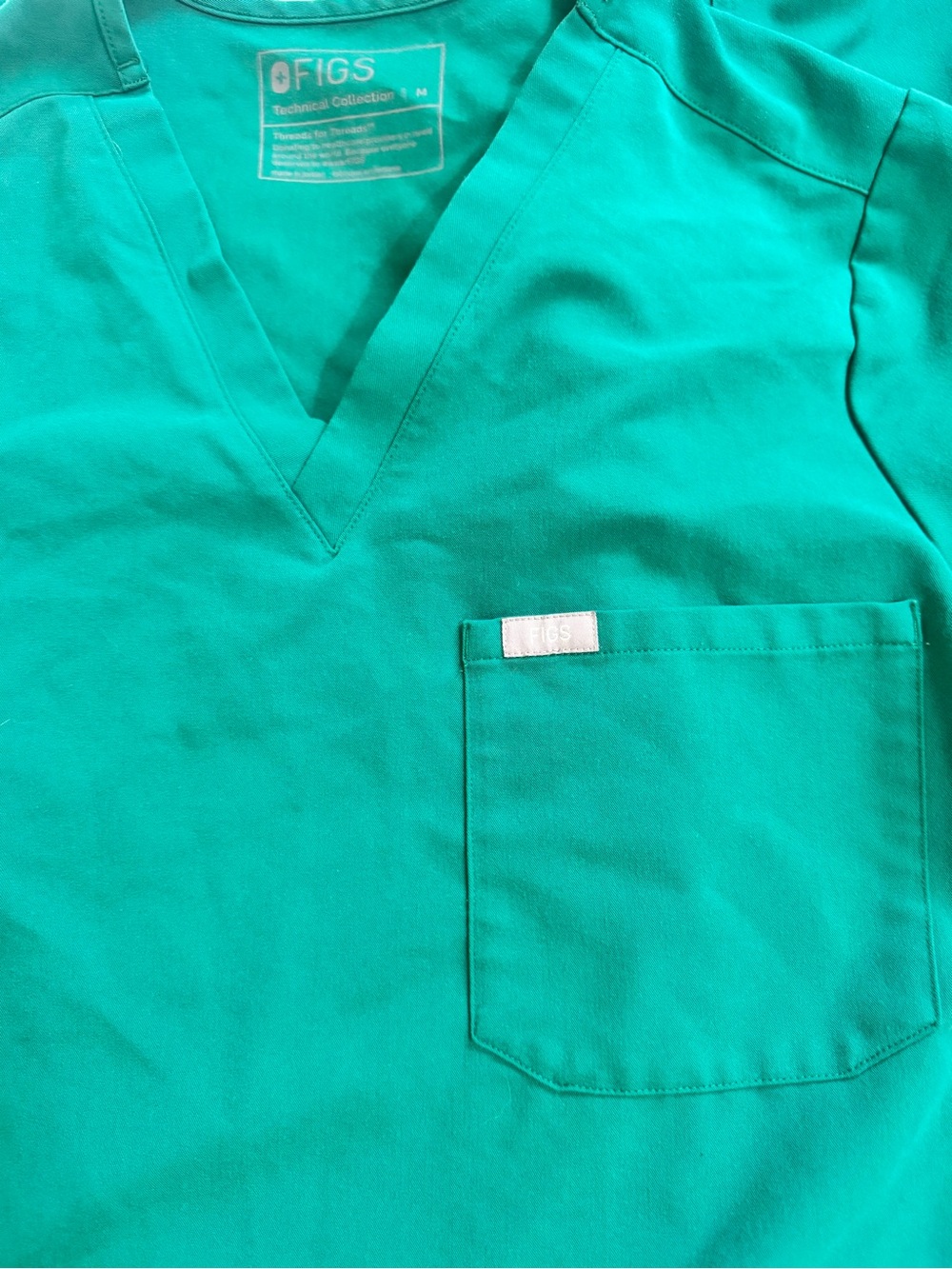 FIGS Technical Collection Scrub Set — Green — Size Medium - Picture 2 of 6